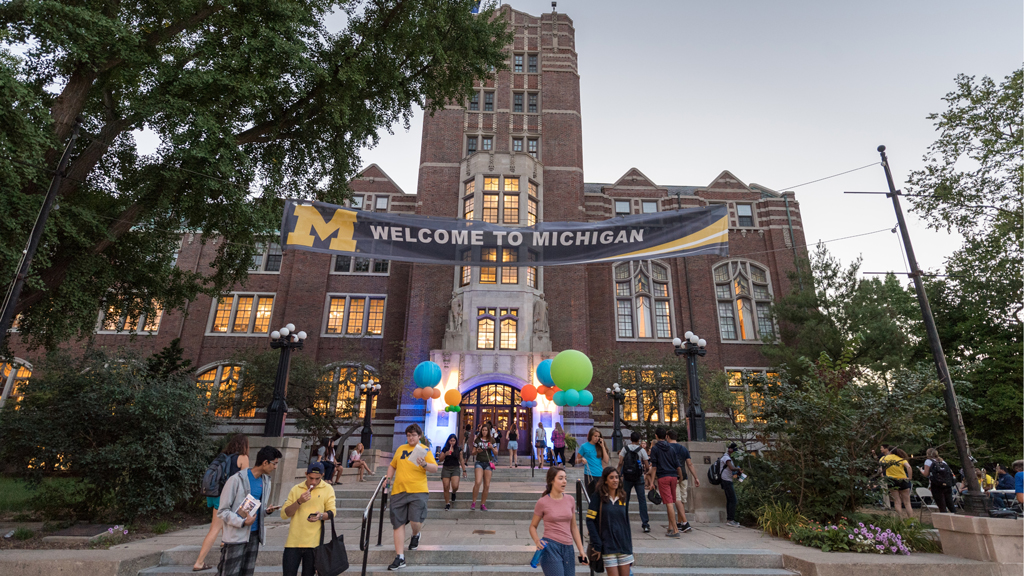 Students going to the Union for the Center for Campus Involvement's Escapade event.