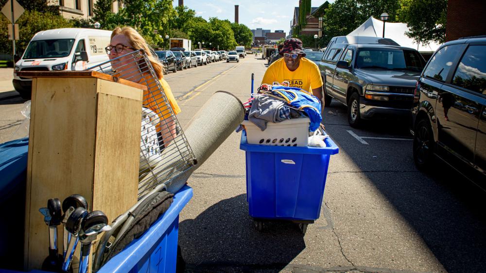 Students moving in to North Quad