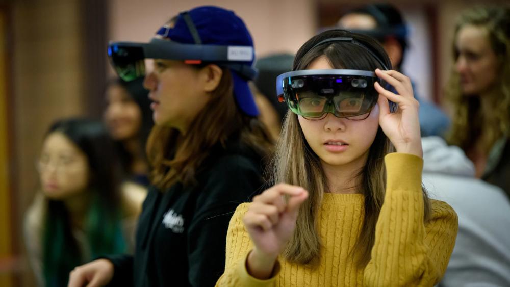 Students using VR glasses